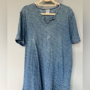 Lucky Men’s Notch Neck T-Shirt | L